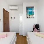 아파트 In Near With Balcony, Air Conditioning, Wifi 5141-1 *