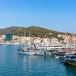 Lägenhet In Near With Balcony, Air Conditioning, Wifi 5141-1 Split