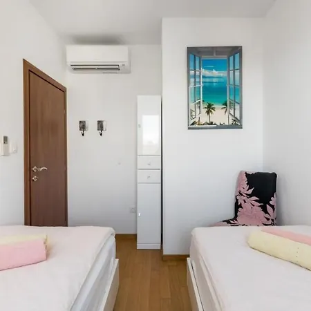 Apartment In With Sea View, Balcony, Air Conditioning, Wifi 5141-1 *