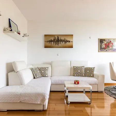 Appartement In Near With Balcony, Air Conditioning, Wifi 5141-1 *