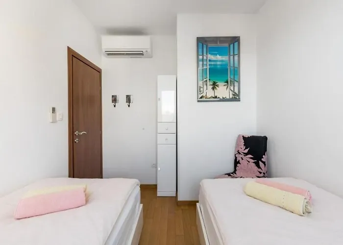 アパート In Near With Balcony, Air Conditioning, Wifi 5141-1 *